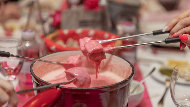 Pink Ribbon, pinkes Fondue, Auftragskunst, Kunstauktion, Silvia Lehmann, Zürich, Winterthur, Schweiz, expressive Bilder, Bild malen lassen